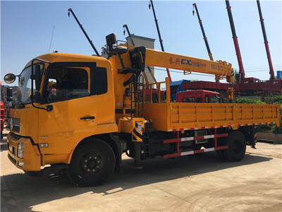 東風天錦徐工8噸隨車吊與挖機拖車產品價格及性能分析